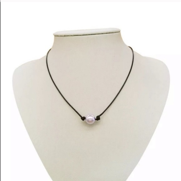 Simple Black Pearl Necklace - Picture 5 of 7